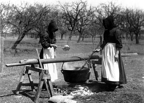 Making soap - Role of women in colonial America